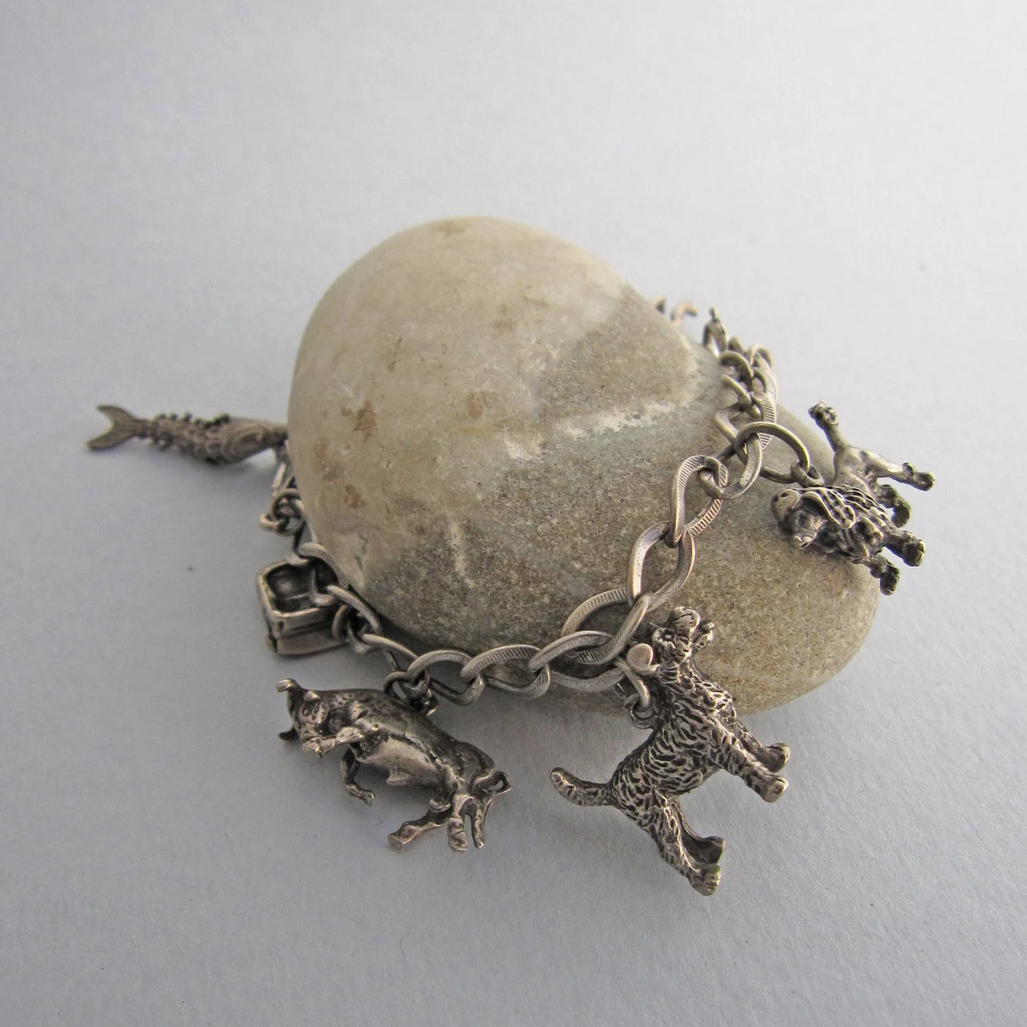 Vintage-silver-charm-bracelet-with-animals-2.jpg