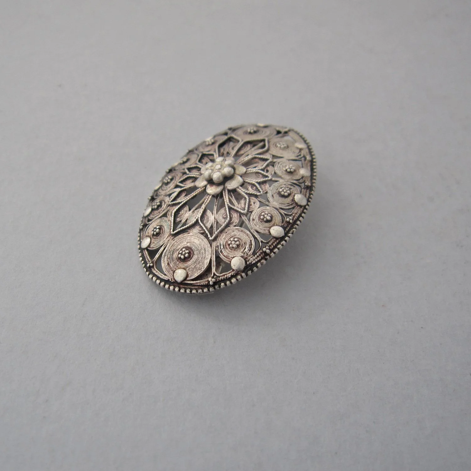 italian-filigree-oval-brooch--3.jpg