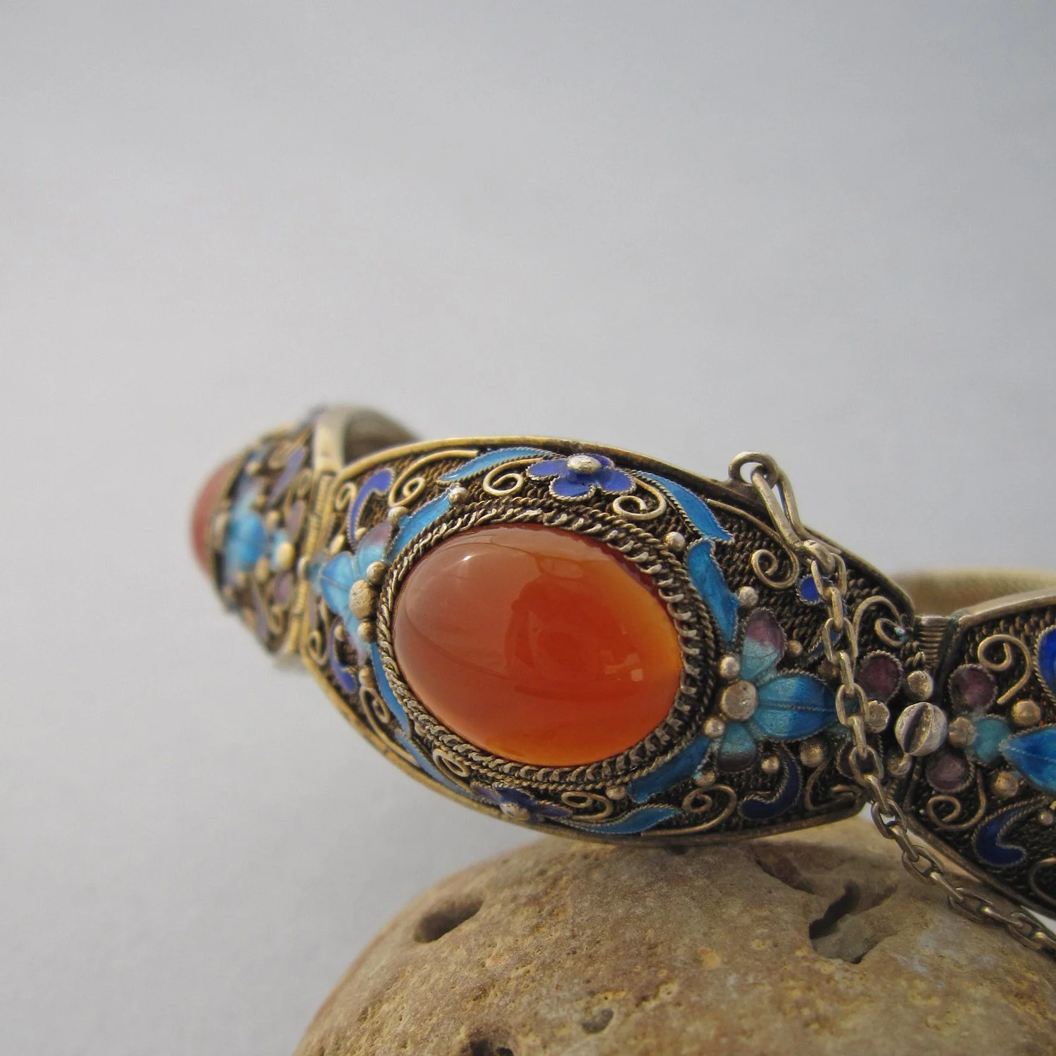 Chinese-Gilded-Silver-Filigree-Bracelet-with-natural-agate-and-enamel-5.jpg