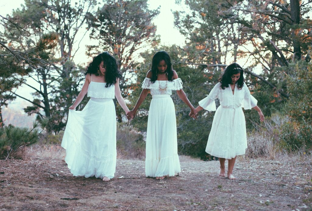 Photo: Michelle Terris Styled by: Bridal Marche Jewelry by: Holly Bobisuthi