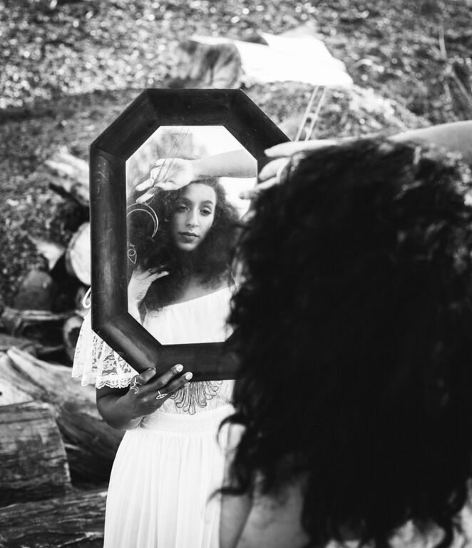 Photo: Michelle Terris Styled by: Bridal Marche Jewelry by: Holly Bobisuthi