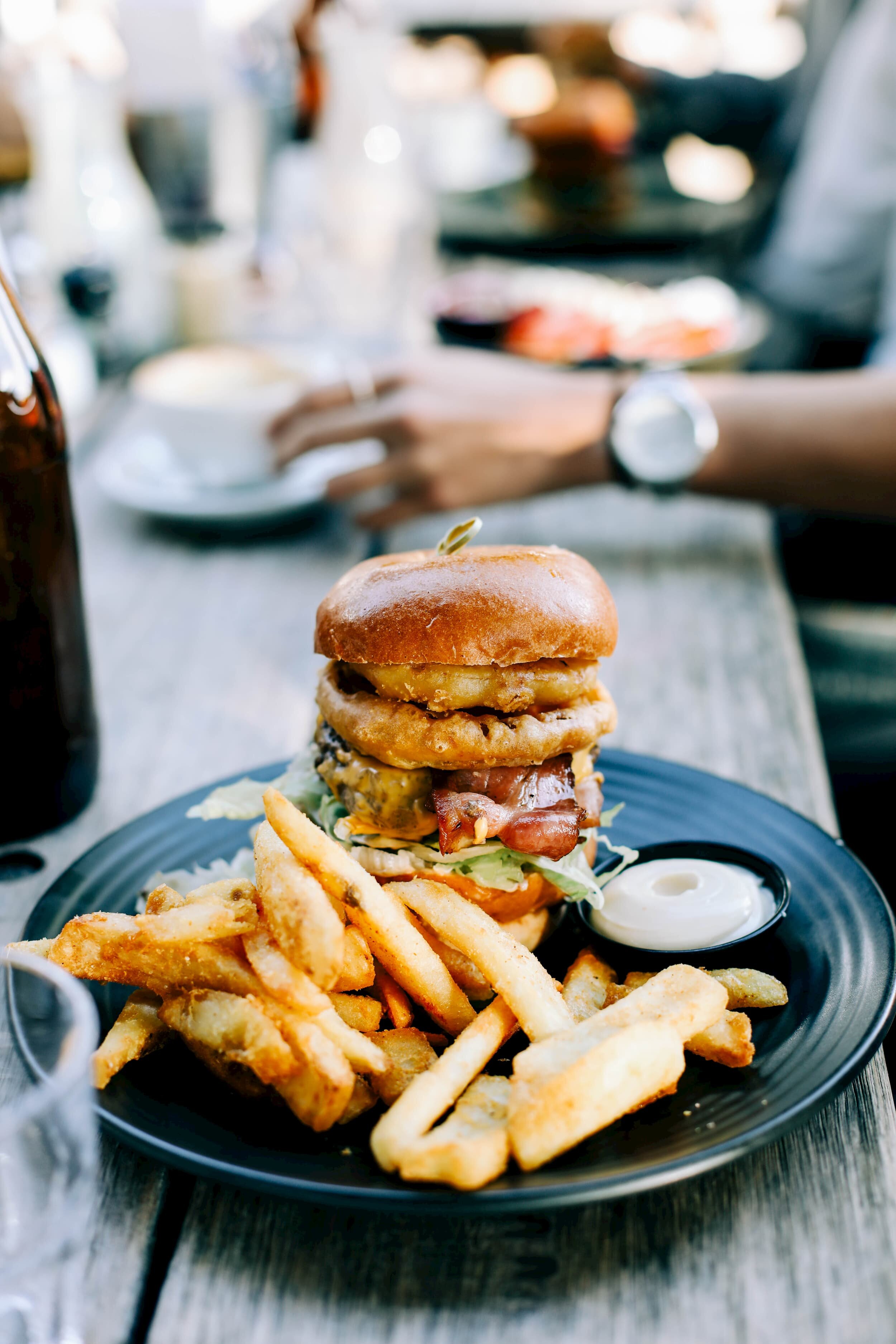 the-hungry-monkey-cafe-kiama-burger.jpg