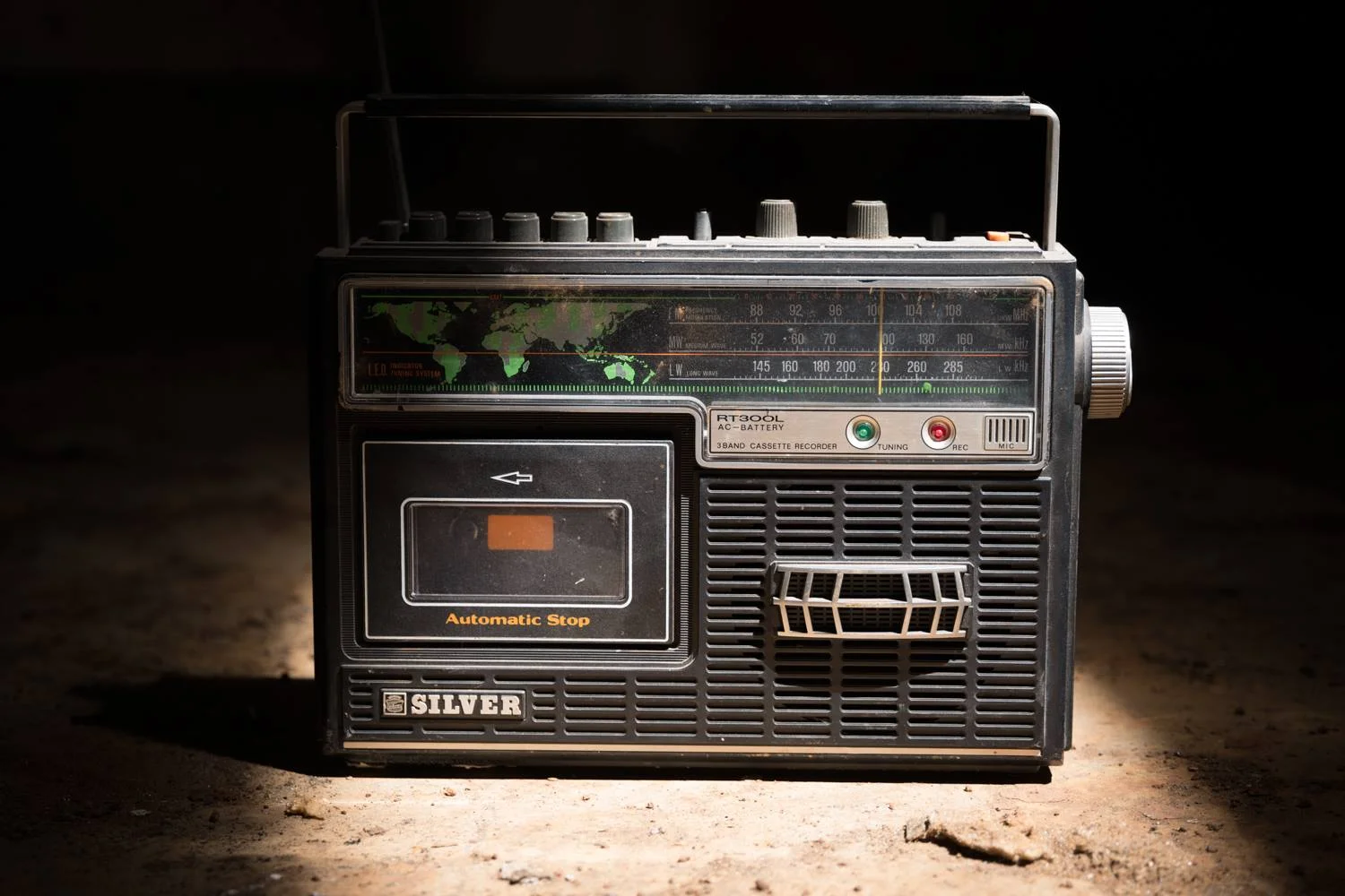 Interwebs killed the radio star. © Photography by Mike Wolff