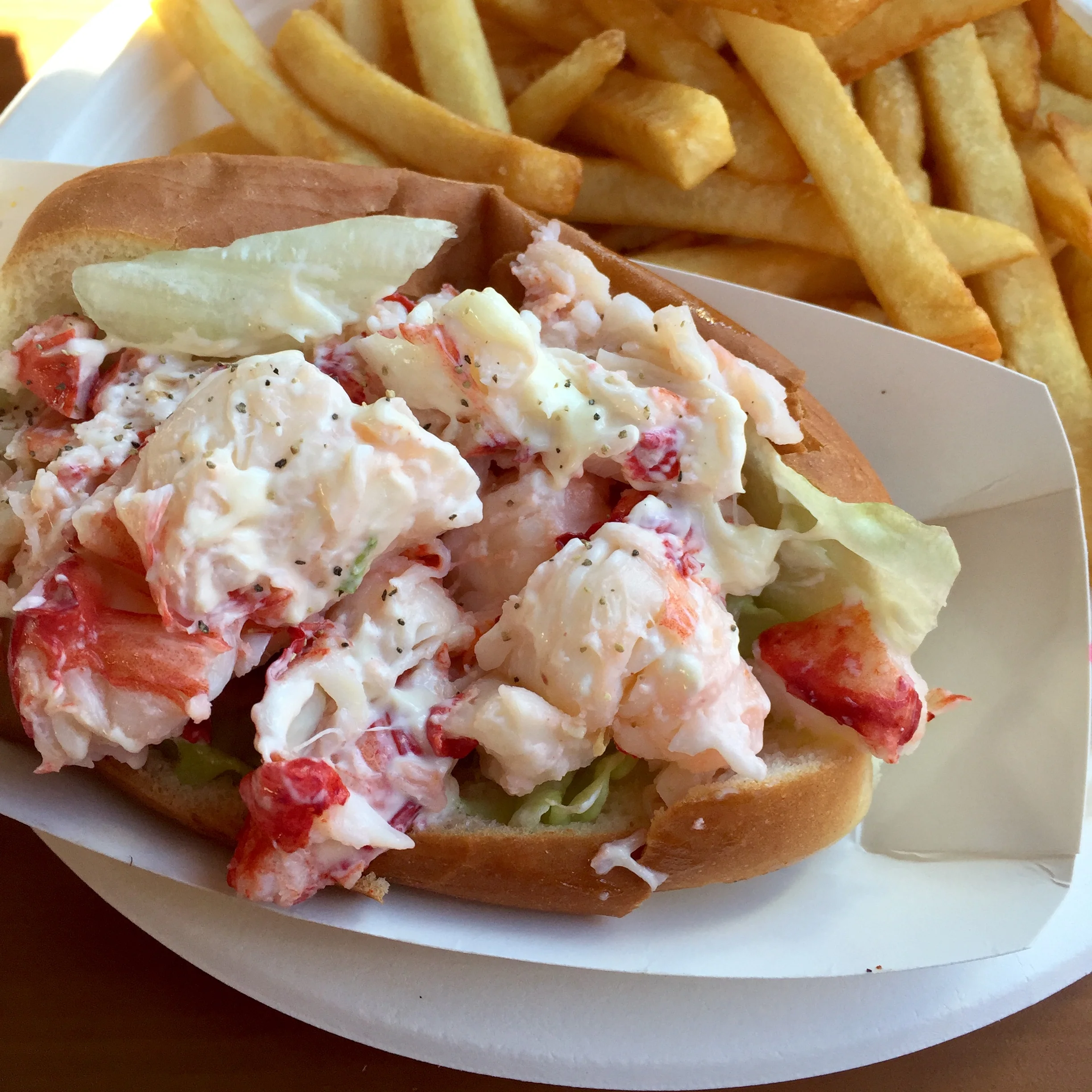 Wood’s Seafood lobster roll - Plymouth, MA (image: SmyGoodness)
