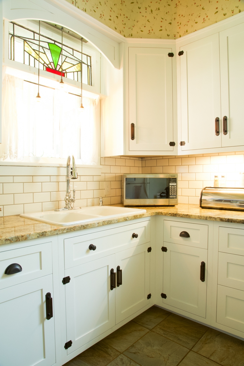 White Kitchen, Exposed Hinges