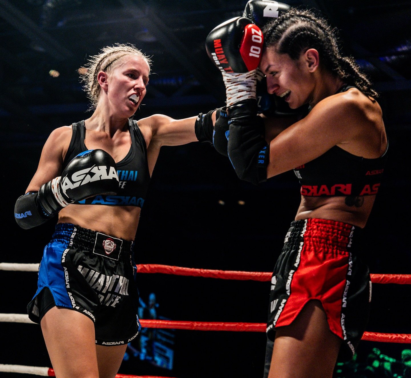 Linnea Danielsson m&ouml;ter Emelie Borne i en A-klass i -63,5kg 🔥

Linnea ser fram emot att kliva upp i ringen p&aring; OPFG:s egen gala den 14 december. &rdquo;Det k&auml;nns s&aring; kul att f&aring; fightas p&aring; v&aring;r gala, vi har satt h