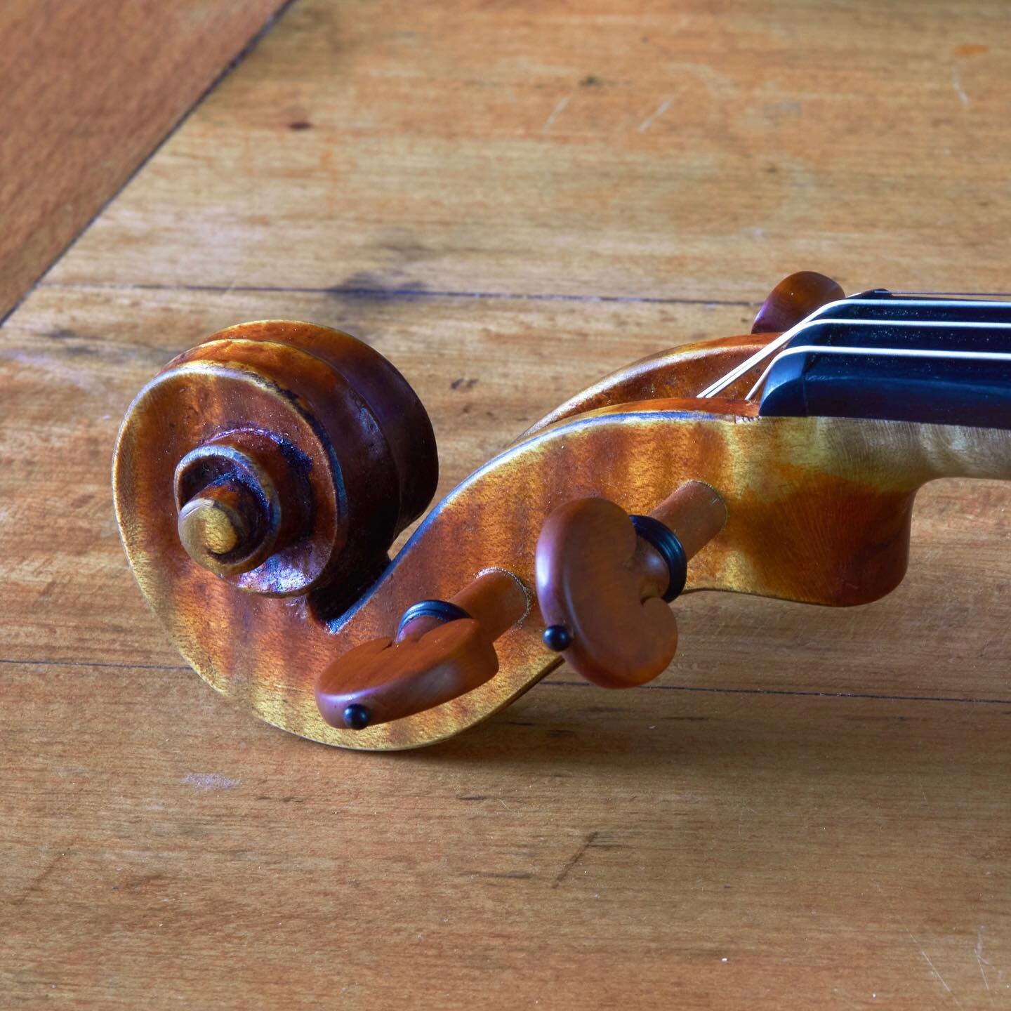 #scroll #mapleflame #Jacobveitmueller 
.
.
.
.
.
.
.
.
#workshop #workbench #Violin  #violinmaker #maple #handmade #workinprogress #orchestra #violine #violino #instrument #stringinstrument #luthier #바이올린 #violinmaker #berlin #バイオリン #Geige #fi