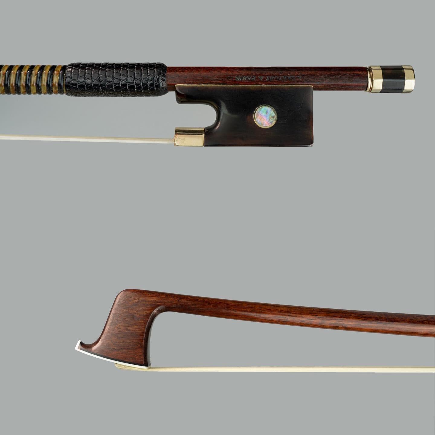 A fine Lapierre, Marcel Charles, violin bow 
#Jacobveitmueller #Berlin
*
*
*
*
*
*
*
*
 #Archetier #MarcelCharlesLapierre #&Eacute;mileAugusteOuchard #Mirecourt #pernambucowood #violinbow #geigenbogen #gold #Geneva #strings #orchestra #symphony #viol