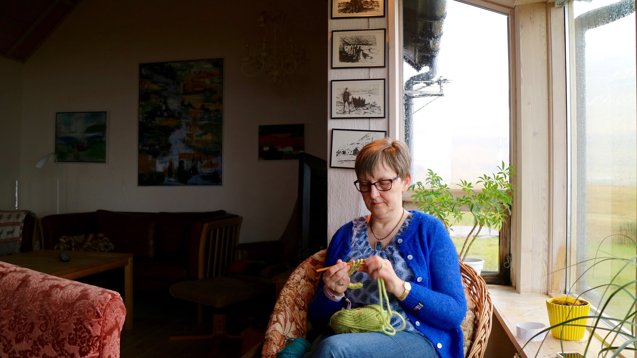 Hosting guests from the Knitting Festival at her home in Hellurnar: Jórun Eið Johannesen