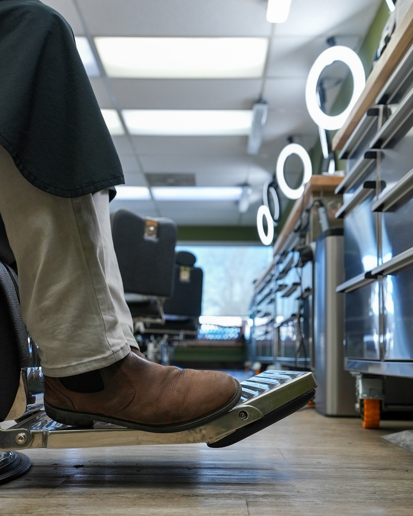 Are you walking around tree fort this weekend? Make sure you rest your feet in one of our chairs before engaging in the chaos. Book your appointment online at TheBarberStory.com

#barber #barbershop #barbershopconnect #boisebarber #boisebarbershop #b