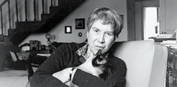 Natalia Ginzburg em casa