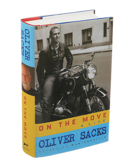 Veja o Dr. Oliver Sacks na capa de seu livro com sua moto em 1961 in Greenwich Village.