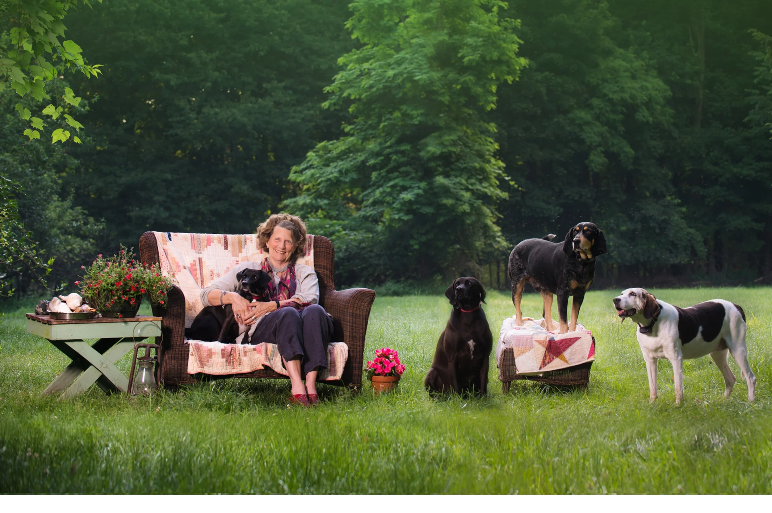 Abigail Thomas com Cooper, Daphne, Carolina e Sadie