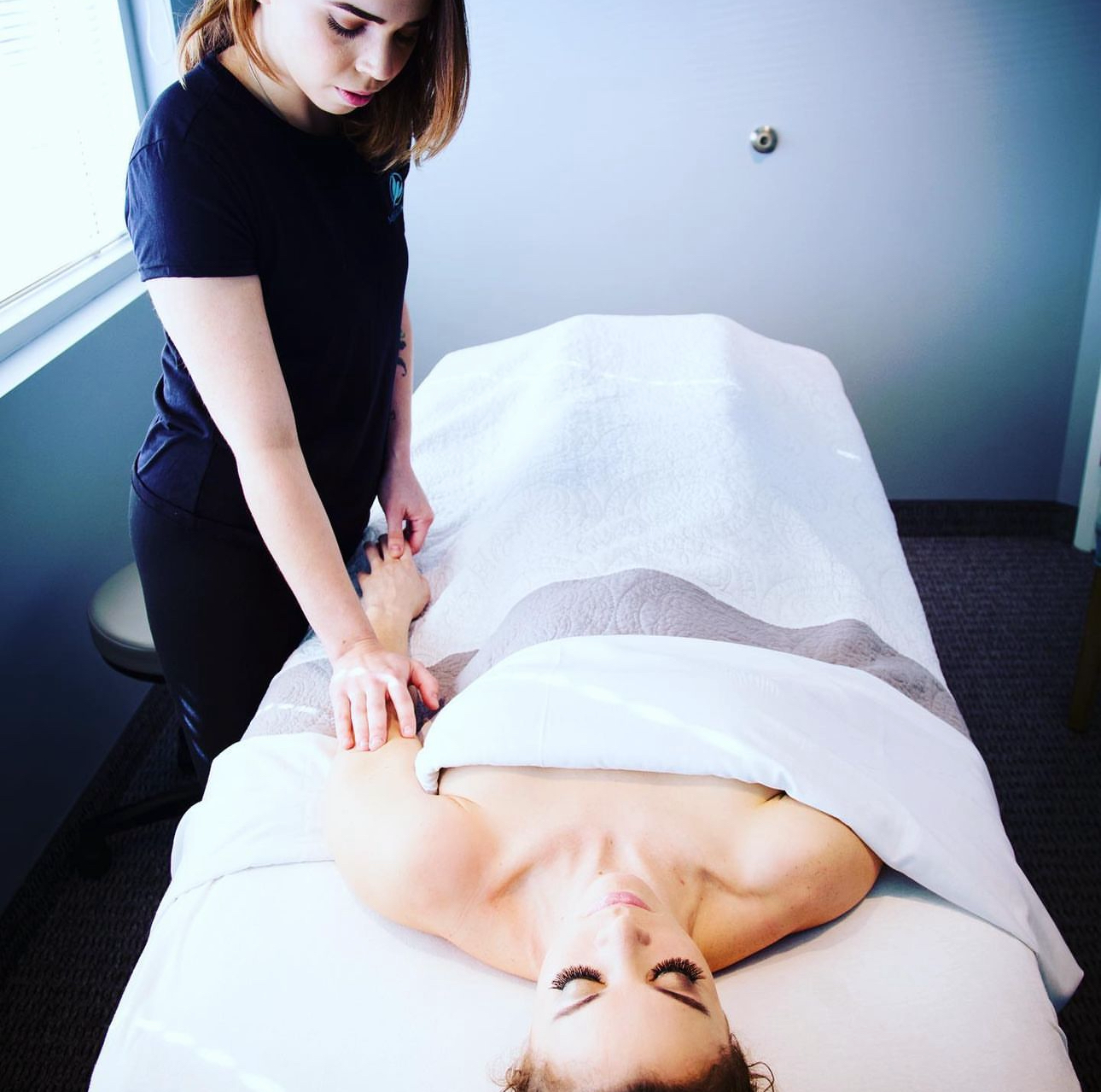 Licensed Massage Hope therapist providing personalized deep tissue massage to Ashburn clients