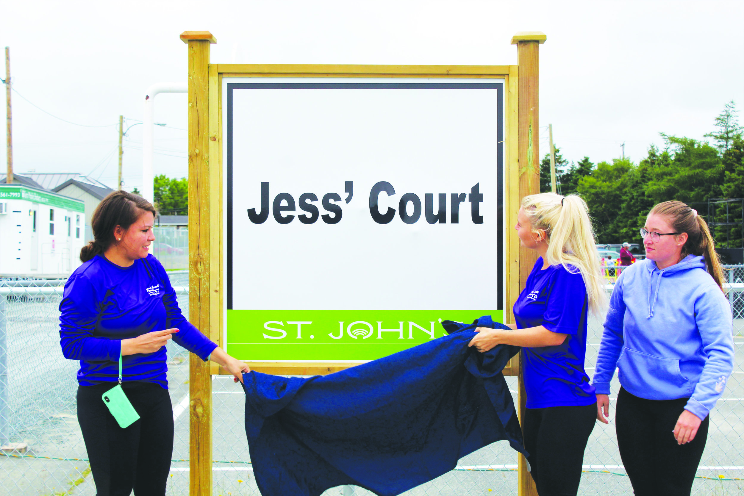 Shania Adams (left), Taylor Hayes (middle), and Rebecca Maher reveal the new sign during the official naming ceremony of Jess’ Court. Chris Lewis photo 