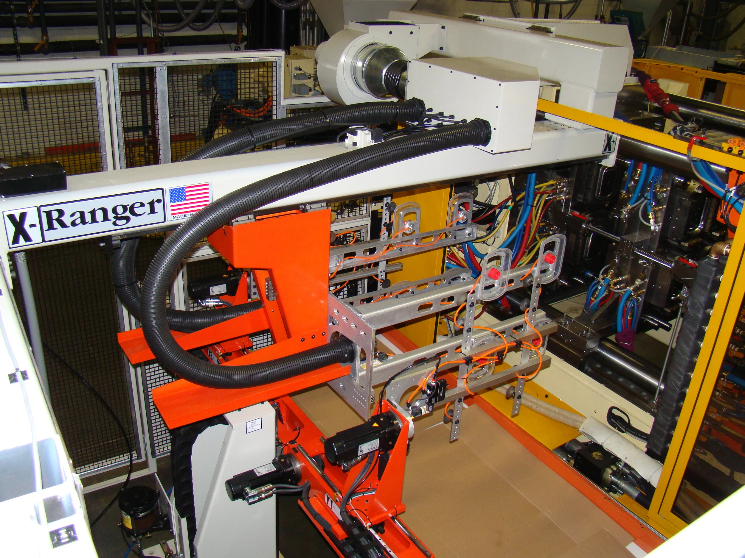 SA-300-Dual-Arm Stack-Mold Side-Entry.JPG