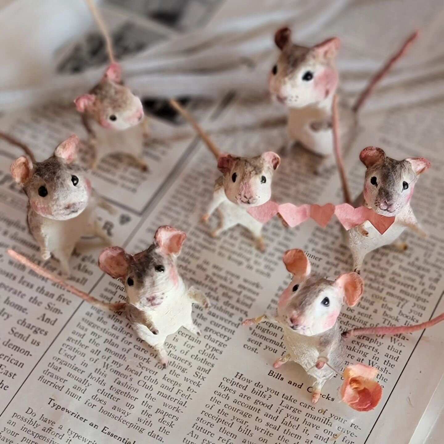 Today's the day you can learn to make a spun cotton mouse with me! 🌸🐁🌸
 Swipe to see more cute mouse friends and also the pocket picture book and supply kit I made to go with this project. You don't need either of those to make a mouse and the tut