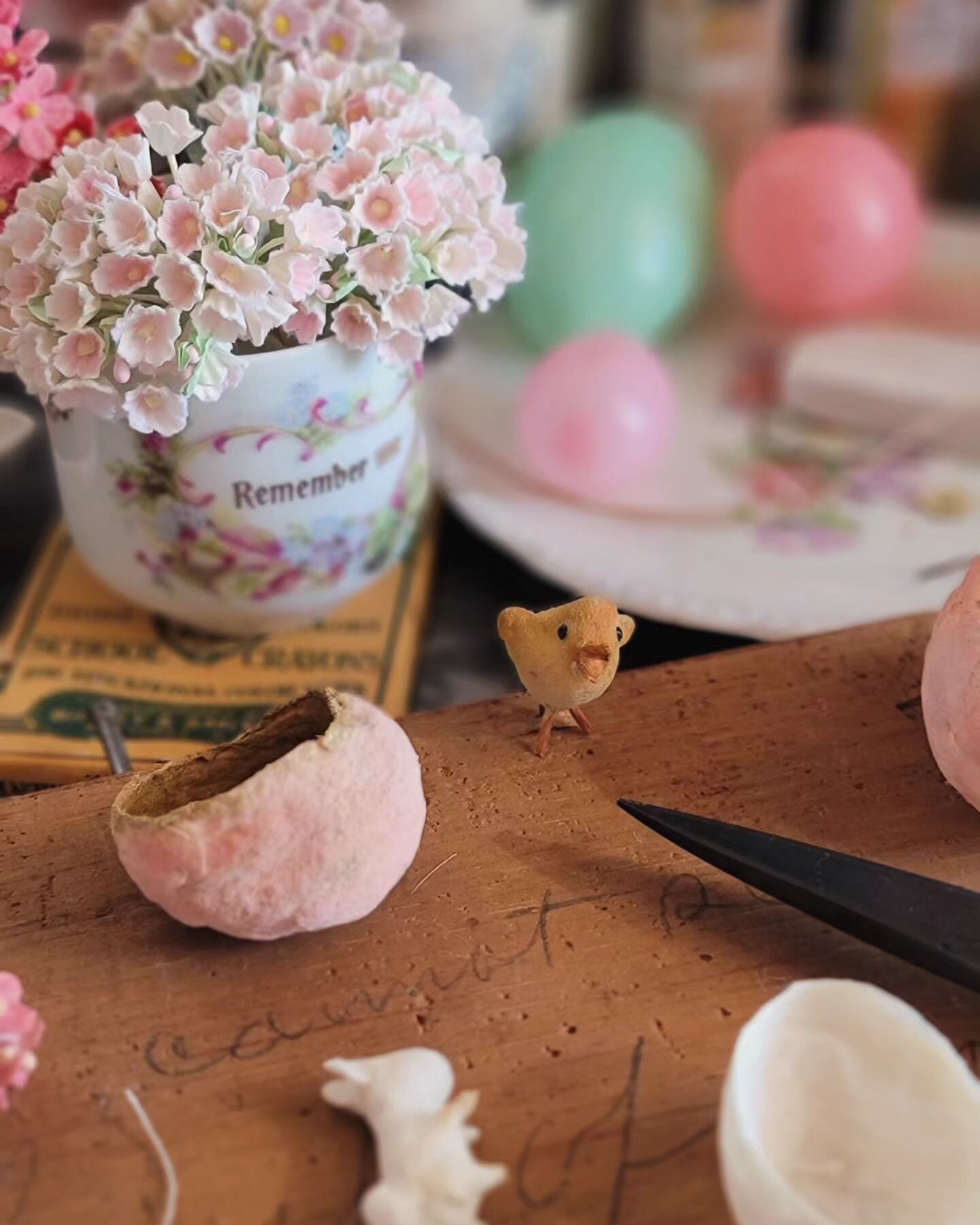 Some scenes from my art room today.. getting things ready for the next make-along, Nettie &quot;spinning cotton&quot; as she calls it and making tiny chicks with me 🌸🐥🌸🥰 I've been asked recently if spun cotton is a good activity for kids and real