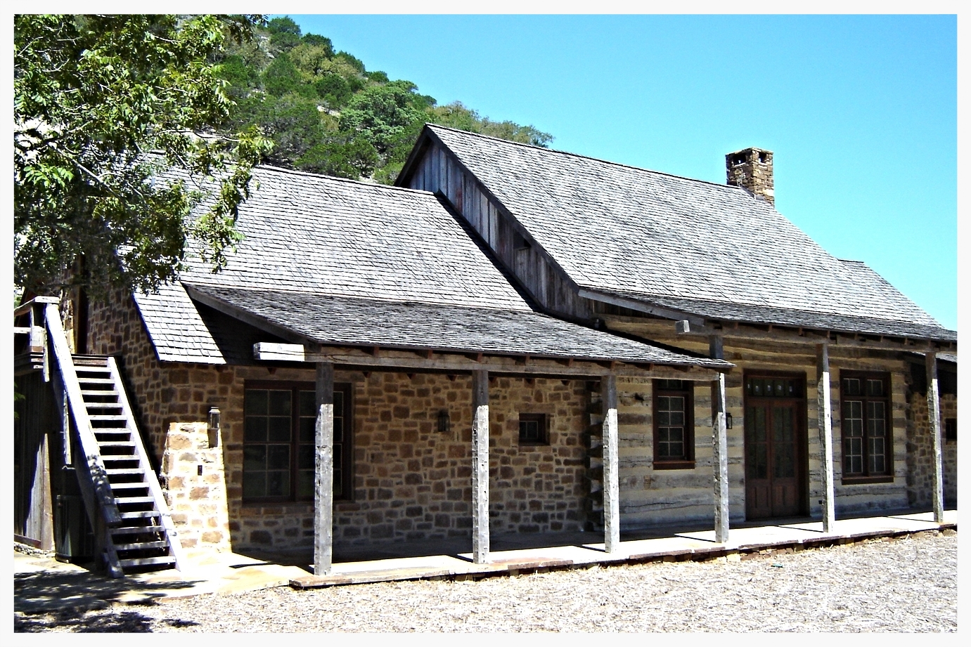MEDINA RIVER CABIN