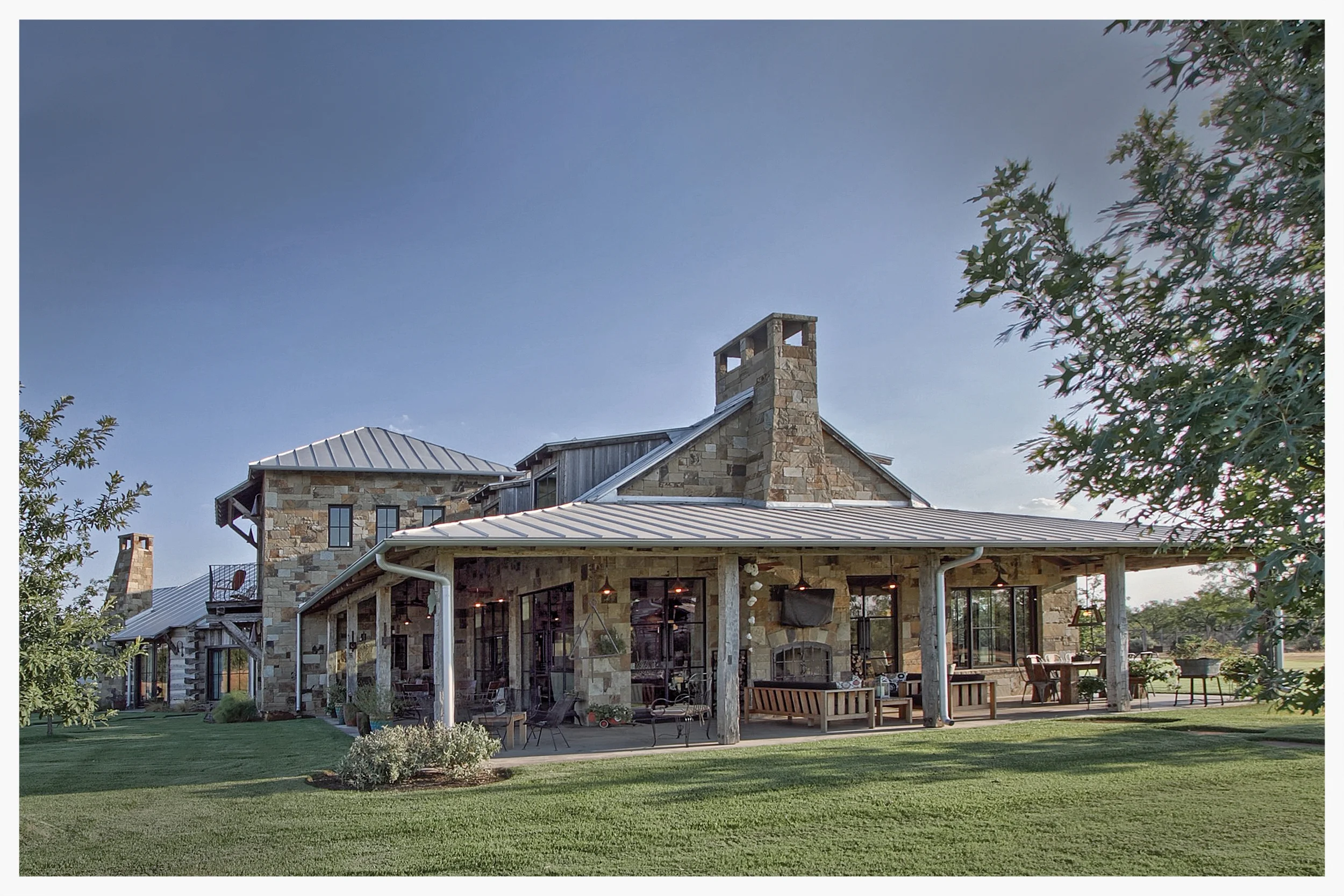 Exterior (3).jpg