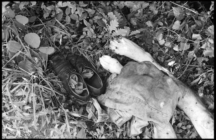 The body of a man executed in a vineyard in the village of Xrce. The man carefully folded his clothes and tucked his socks into his shoes before he was killed. It appears that the killers wanted to determine whether the man was circumcised bef