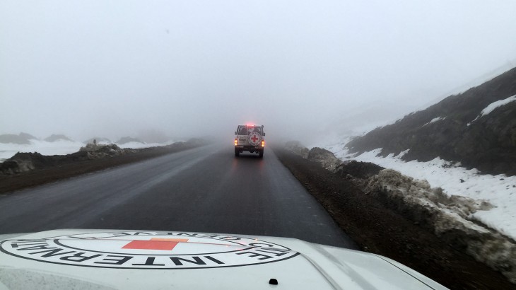 Iraq. ICRC teams head towards snow-clad Panjwin near Sulymanya to deliver aid that will help displaced persons cope with the severe winter. CC BY-NC-ND / ICRC / H. Mustafa