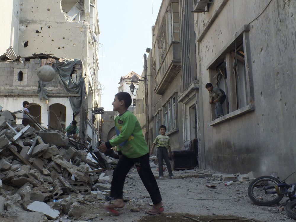 In Syria, aid reaches population in Homs and Harasta - Photo courtesy of Reuters/Yazan Homs