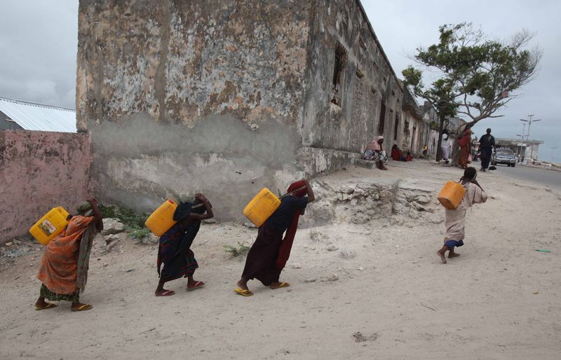 A year after drought, too many Somalis vulnerable - Displaced women near Mogadishu - Photo courtesy of Reuters/Ismail Taxta