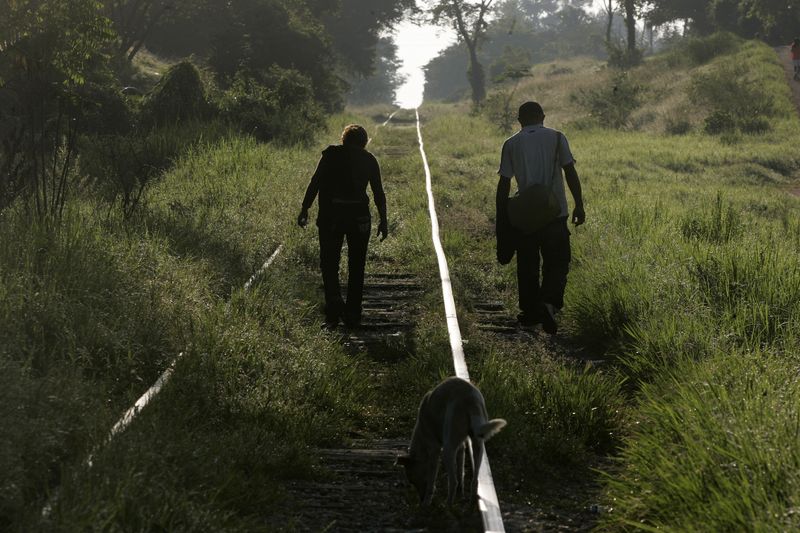 For migrants, easing some pain - Migrant couple, Tenosique, Mexico - Photo courtesy of Reuters/Daniel Le Clair