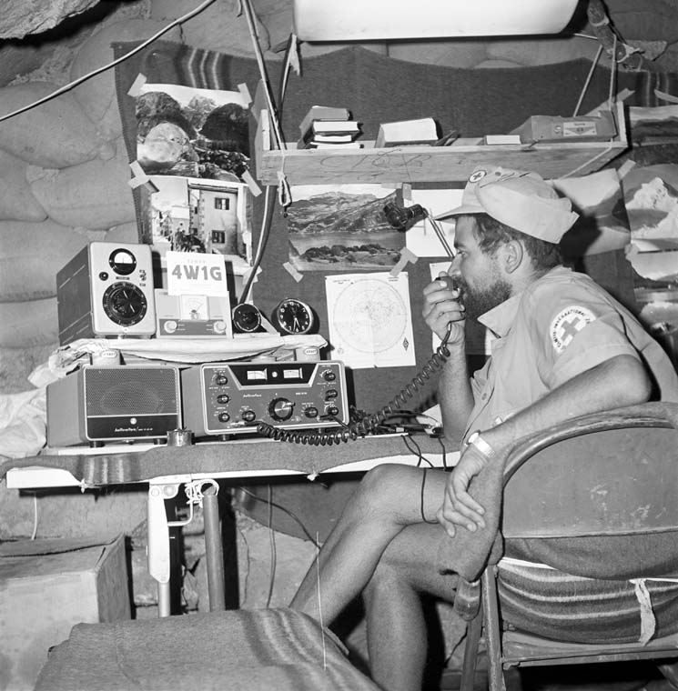 Listening to the voices of one's heart - Radio room, Uqd, Yemen, 1967 - ©ICRC