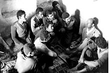 Yemen, 1964. An ICRC delegate visits Egyptian prisoners of war. ©ICRC/Y. Debraine/ye-e-00385