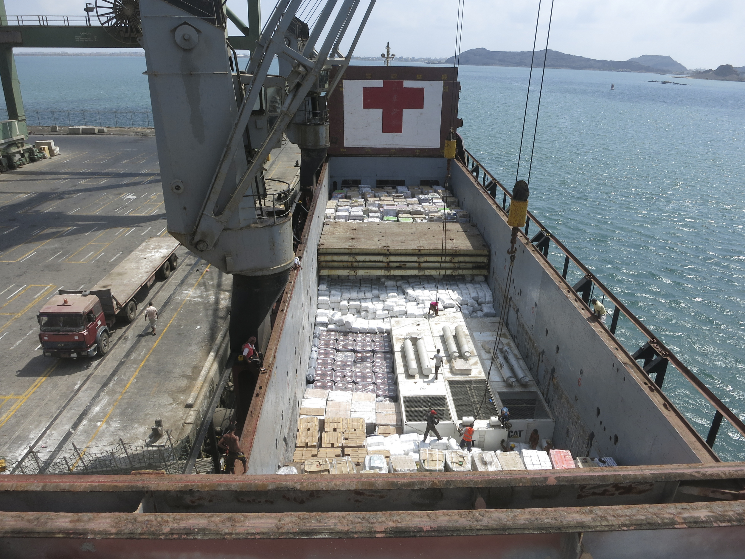 Aden port. three 1.5 MW generators arrive on an icrc cargo ship along with other assistance items. these generators will provide 36% of the water consumed in Aden. Mohammed BANAFEA,/ ICRC.