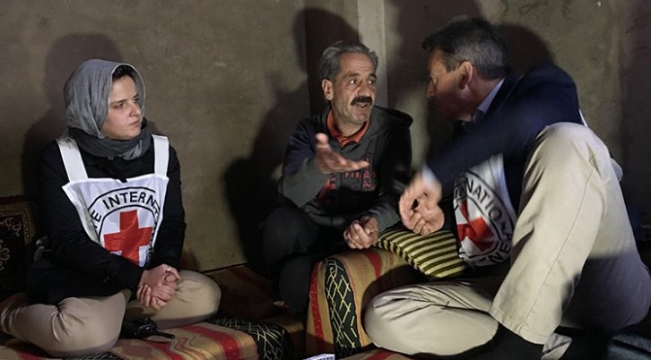 The President of the ICRC, Peter Maurer (right), and the head of operations in Homs, Majda Flihi (left), visit with Khaled (center), a resident at a shelter for internally displaced people in the zone of Al Waer, Syria. Copyright: ICRC / P. Kryzsiek