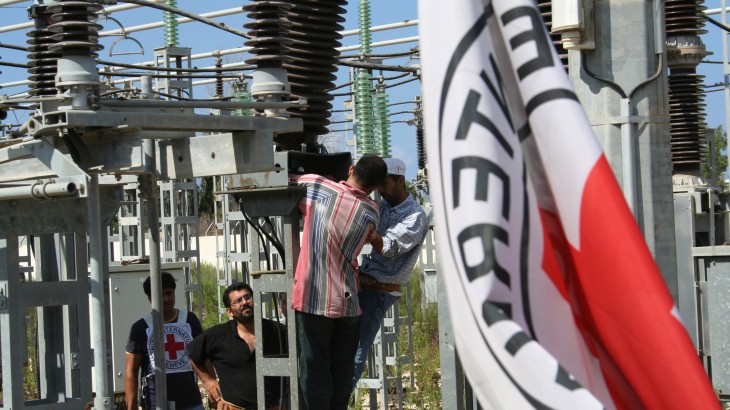 Tyre, Lebanon, 2006. A power station is repaired under ICRC protection. CC BY-NC-ND / ICRC / J. Björgvinsson