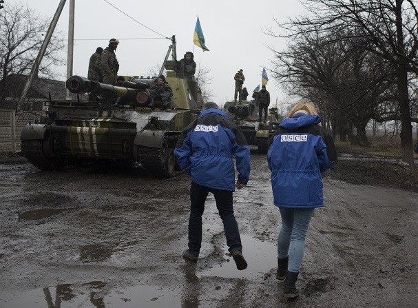 OSCE_SMM_monitoring_the_movement_of_heavy_weaponry_in_eastern_Ukraine_16730574682-Copy.jpg