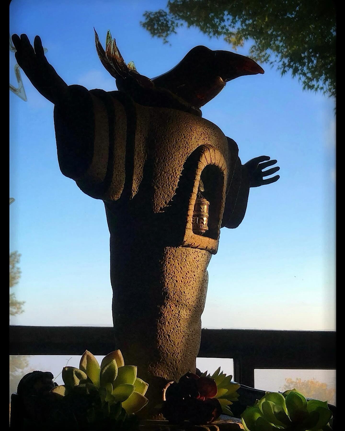 Mixed media sculpture in Clay, Glass and Metal created by Wayne Robbins. The piece stands approximately 19-20 inches tall. For info about available pieces direct message us. #waynerobbinsglass #waynerobbinsglasssculpture #waynerobbinsart #mountainrob