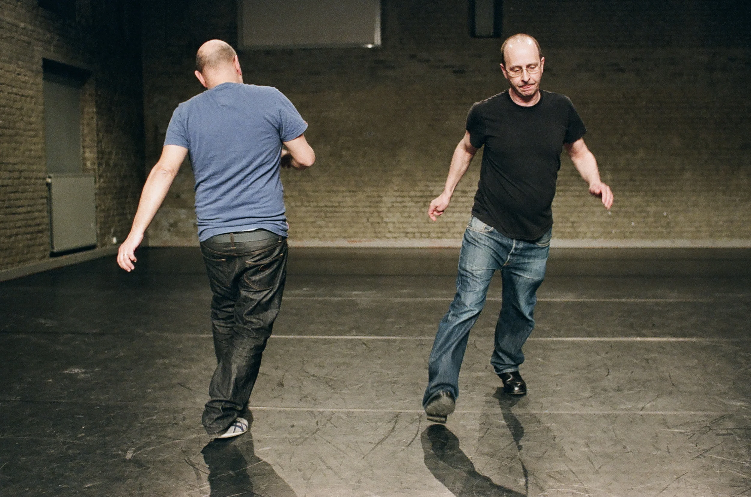 Matteo Fargion (left) and Jonathan Burrows (right). Photo by Herman Sorgeloos.