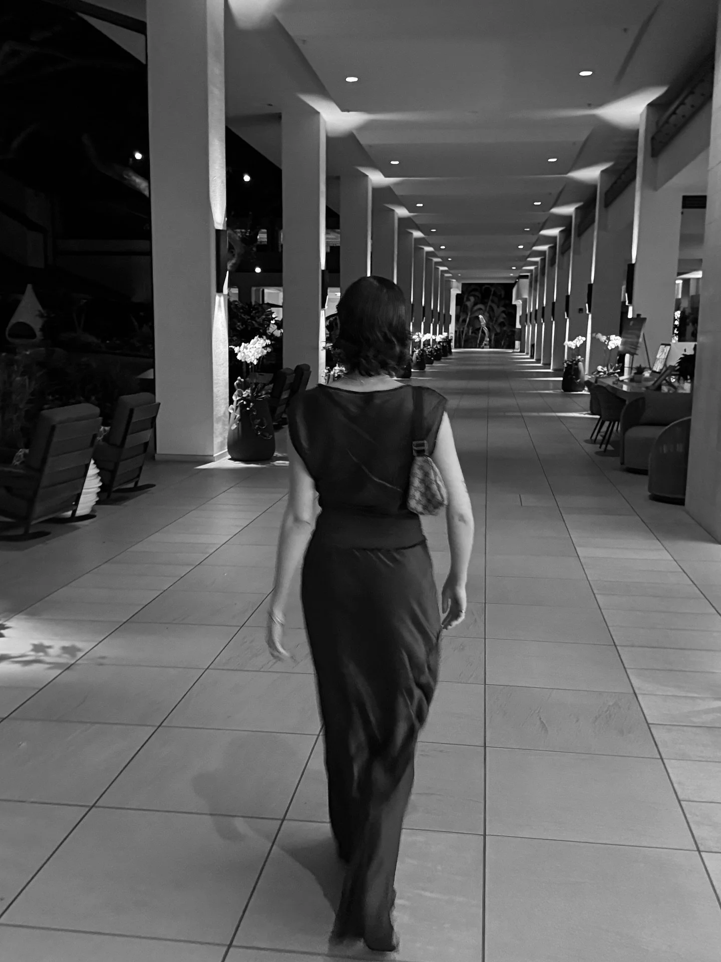 from maui, months ago 🐠 

loved this night that we spent celebrating so many things like michaela + jason&rsquo;s wedding anniversary, amanda + gideon&rsquo;s engagement, and our many years of friendship. so much to be grateful for! cin cin! 🥂

(an