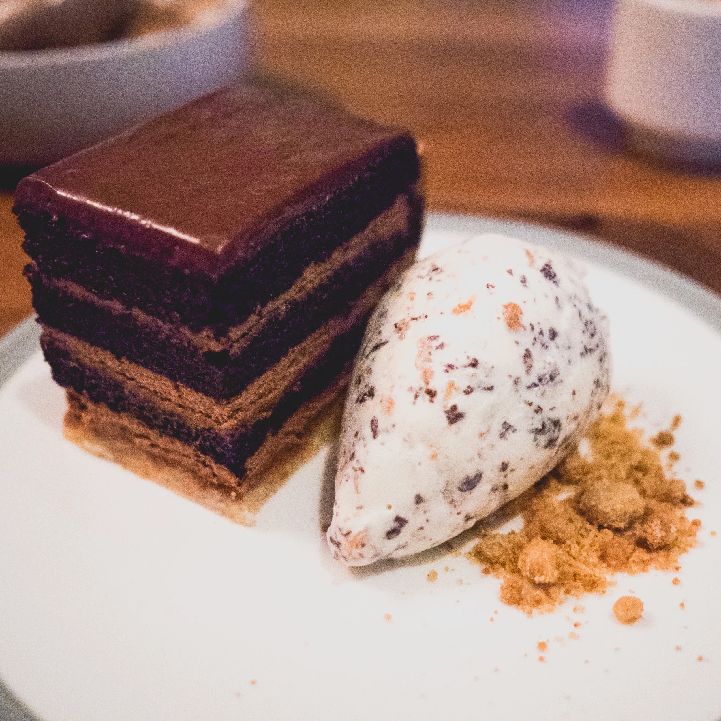 chocolate peanut butter crunch cake , mcconnell's double peanut butter chip ice cream.