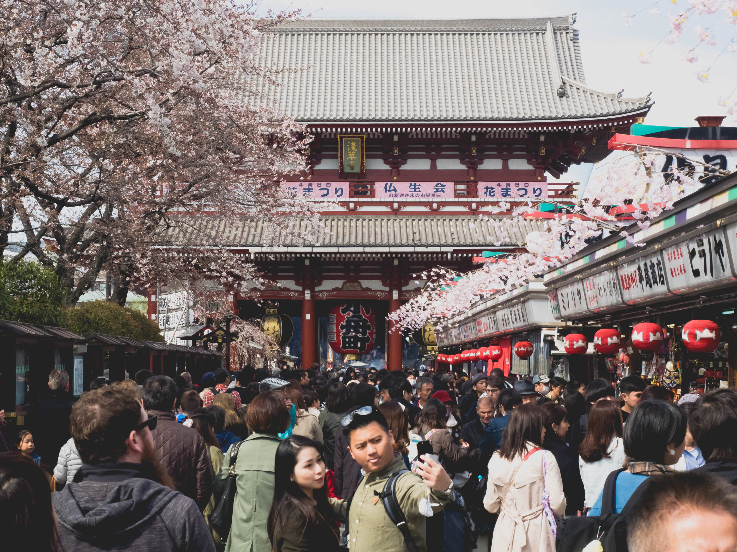 sensoji temple crowds.