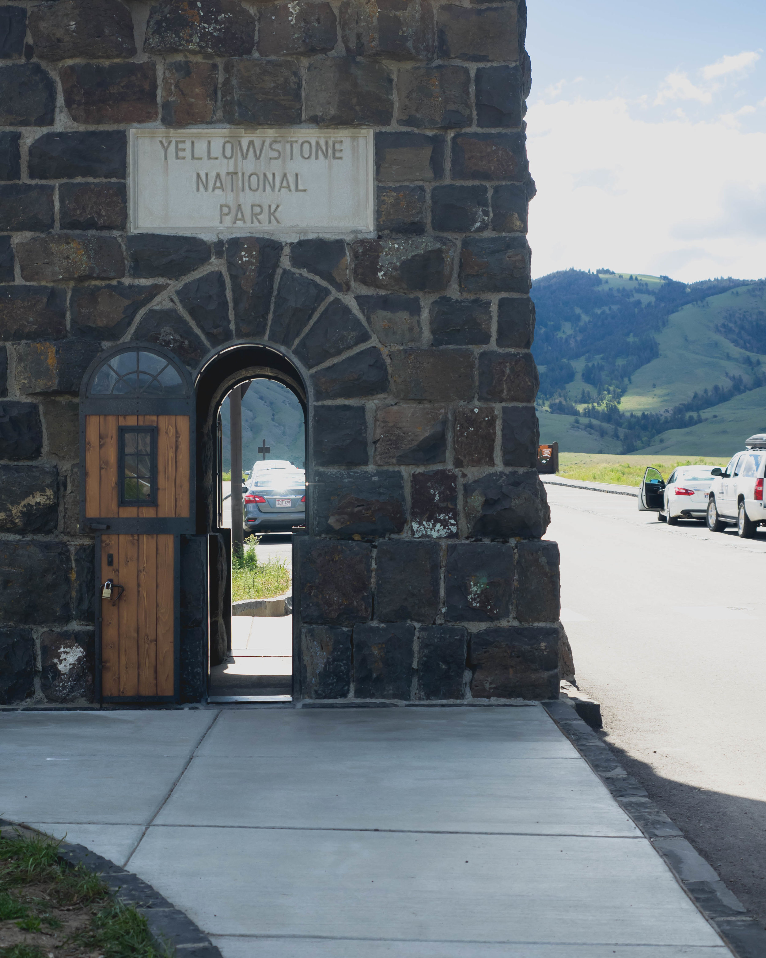 roosevelt arch, original yellowstone national park gate.