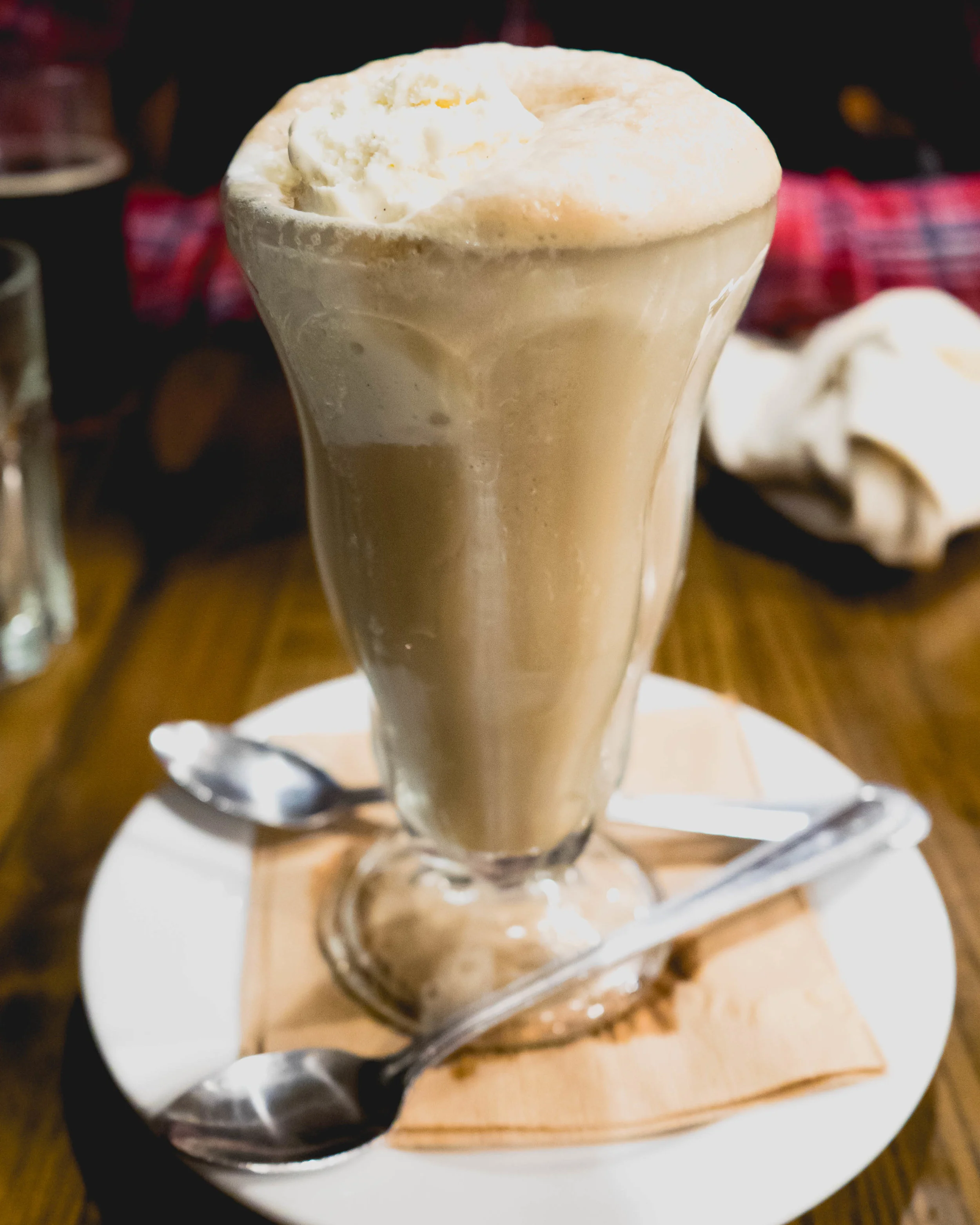root beer float : snoqualmie root beer on tap, snoqualmie danish vanilla ice cream.
