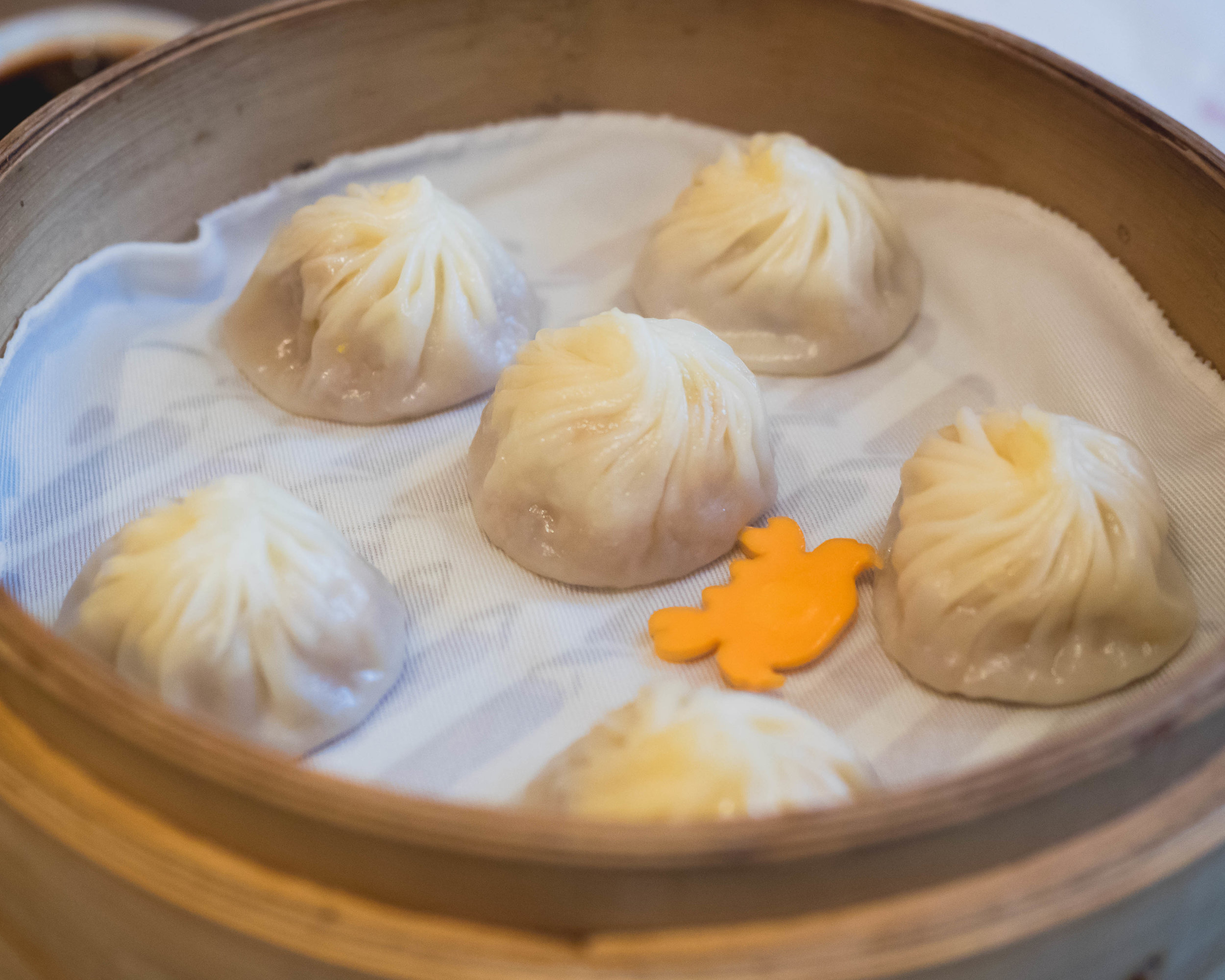 crab meat and roe with pork dumplings .