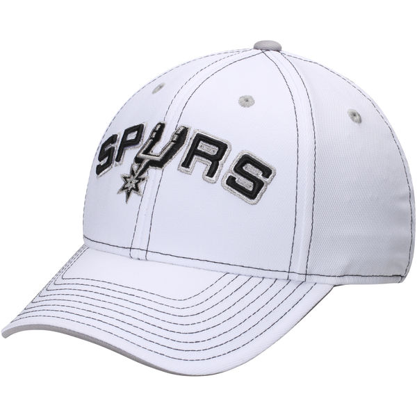 SPURS: CAP- WHITE W/SPURS ON FRONT WITH LOGO AS THE U ON FRONT-FLEX CAP- STYLE M583Z013D s/m & M583Z013H L/XL