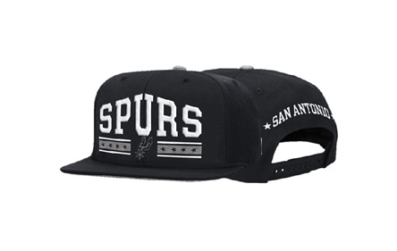 SPURS: CAP- BLK W/SPURS & LOGO ON FRONT & SAN ANTONIO ON BACK- SNAPBACK- STYLE VM01Z- ONE SIZE FITS MOST