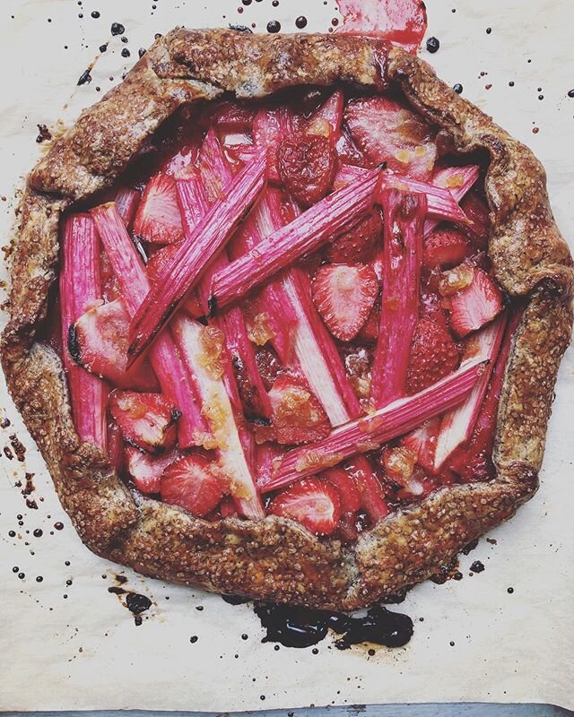 Strawberry rhubarb galette with candied ginger and a super flakey buckwheat crust. This is one of my fav recipes in the May issue of @eatingwell, best eaten the next morning with a strong cup of tea (aren&rsquo;t most desserts?).