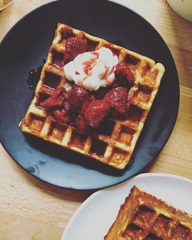 Favorite way to use extra sourdough starter! Love the recipe from @nytcooking, it&rsquo;s on repeat at our house. Topped with roasted strawberries and greek yogurt.