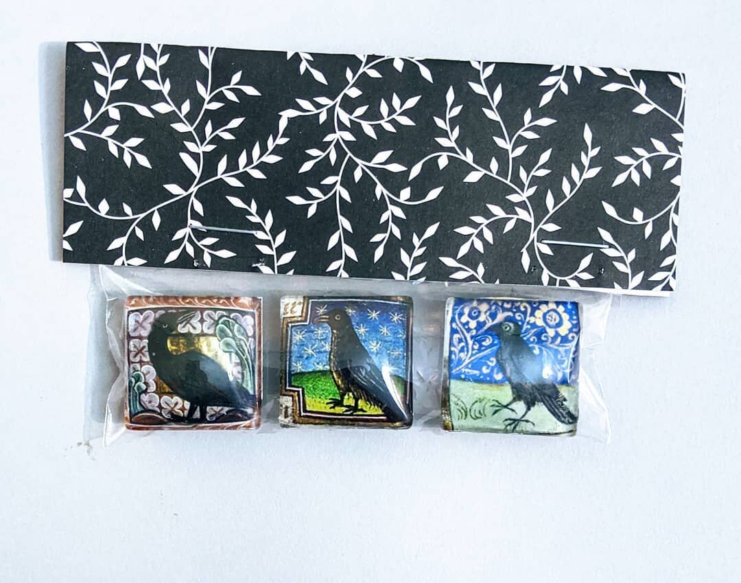 Practicing packaging.
#magnets #ravend #crows