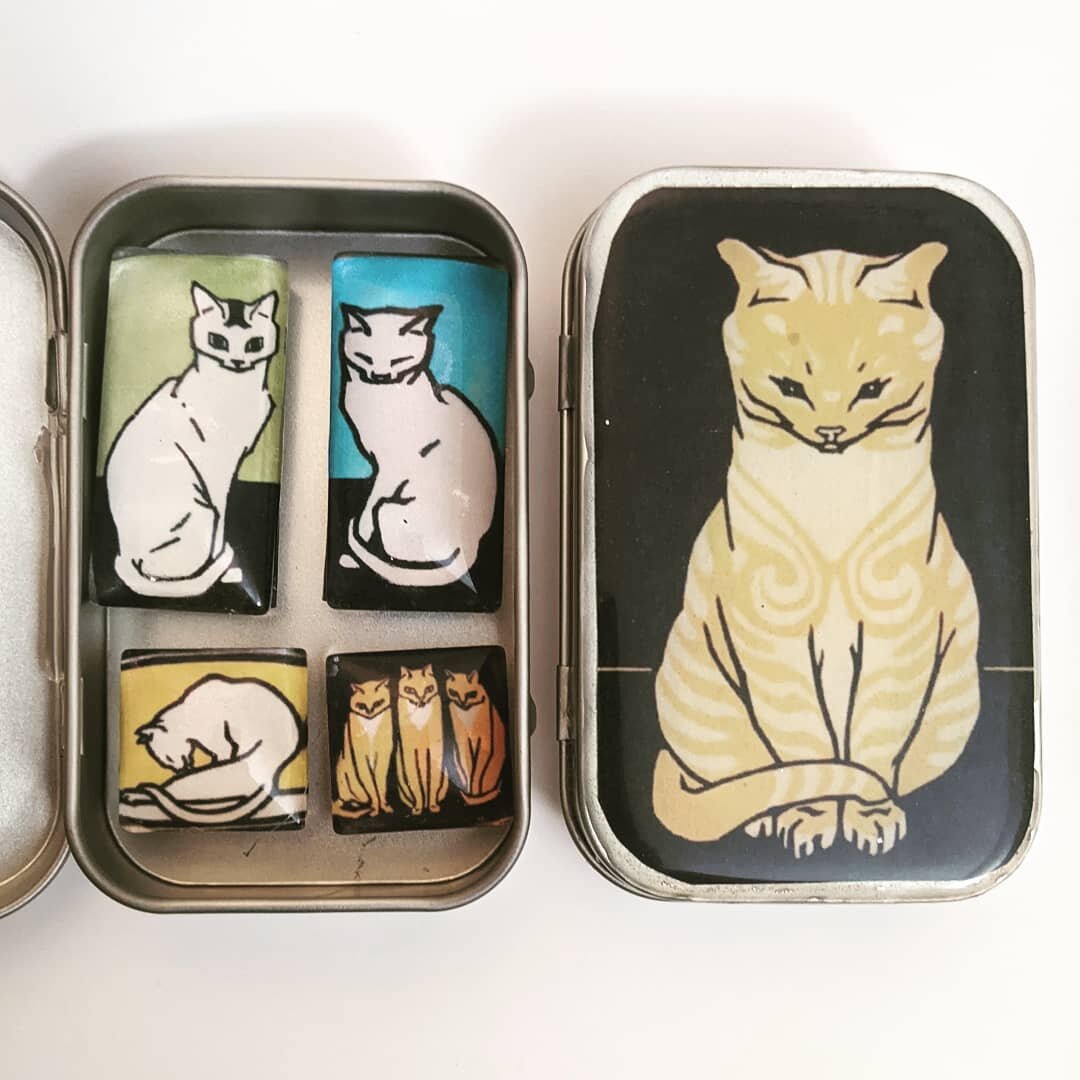 I hope everyone wants cat magnet gift sets for Christmas, because you are getting cat magnet sets for Christmas. :)
#cats #magnets #tintbox #giftset