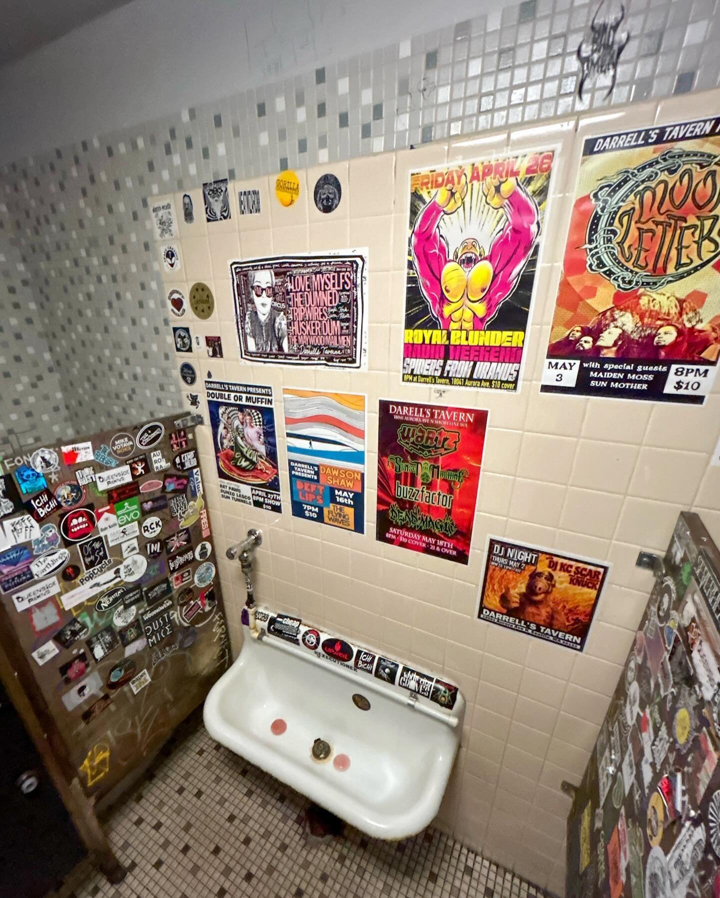 A Seattle rocker sent me these photos of my @radioweekendrocks gig poster in situ at Darrell&rsquo;s Tavern in Shoreline. Pleased to see it exhibited as intended &mdash; within spattering distance for sufficiently aggressive post-urination shakers!

